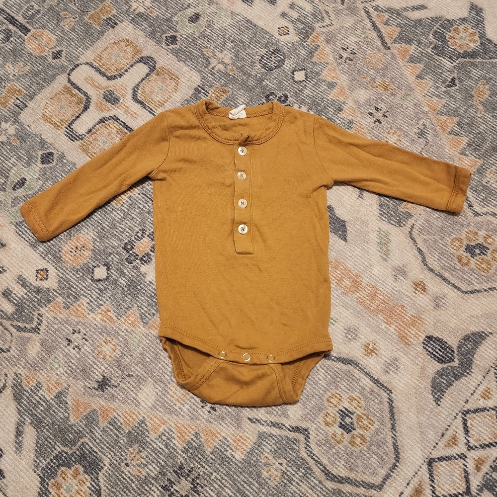 Kate Quinn long sleeved henley bodysuit in apple cinnamon 6-12 months